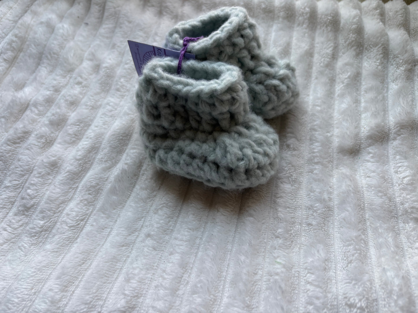 Baby Booties (0-3 months) (sage)