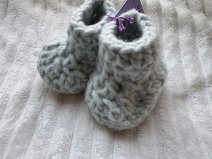 Baby Booties (0-3 months) (sage)